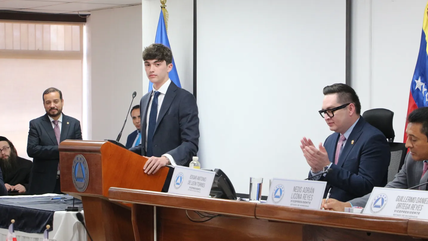 UDIA forma a 12 millones de personas en IA con el Parlamento Centroamericano